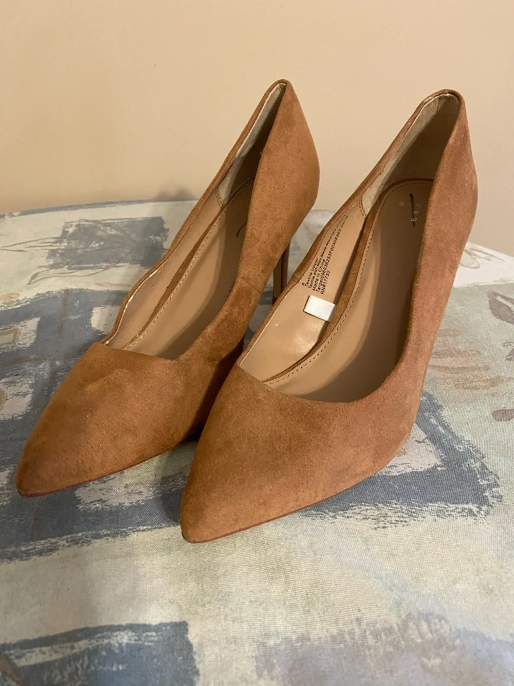 A New Day Pumps in Cream  Coffee Color Suede Size 8 Shoe 3.5” Heels
